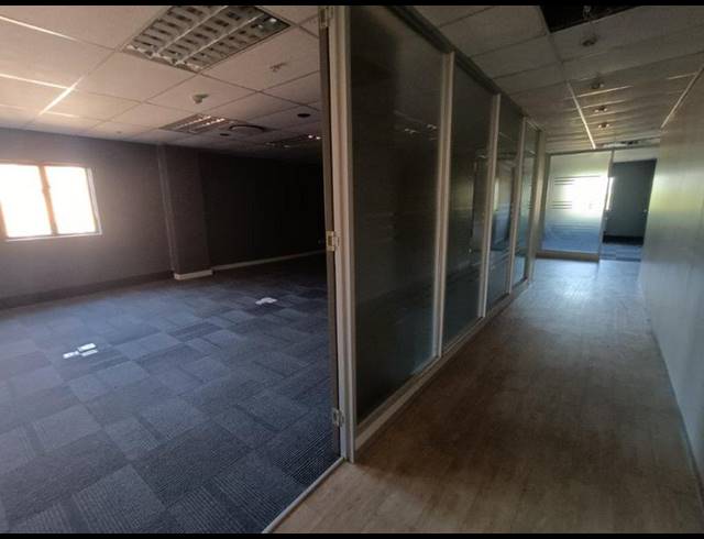 BUSINESS PROPERTY TO RENT IN CONSTANTIA KLOOF